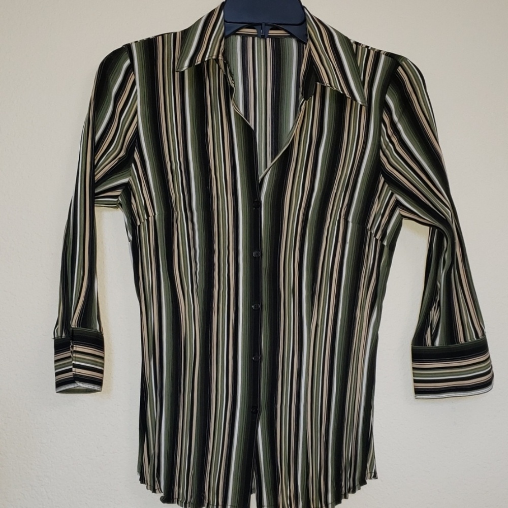 A blouse/button down w/mid elbow length sleeves